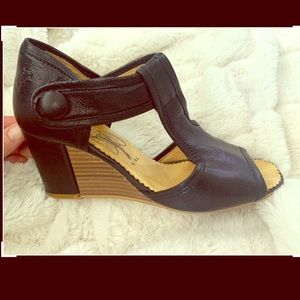 Beautiful Frye Sandal!!